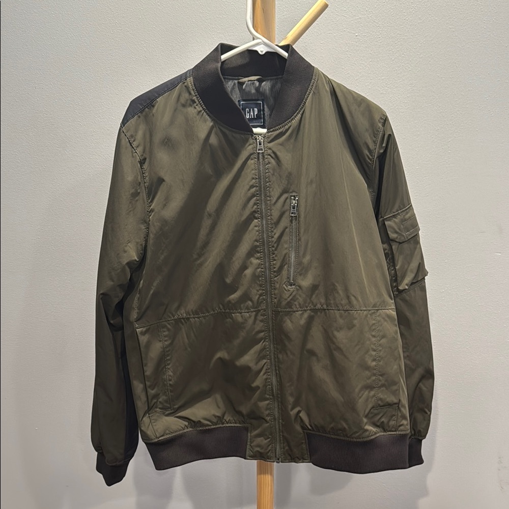 Men’s Gap Bomber Jacket in olive Size L